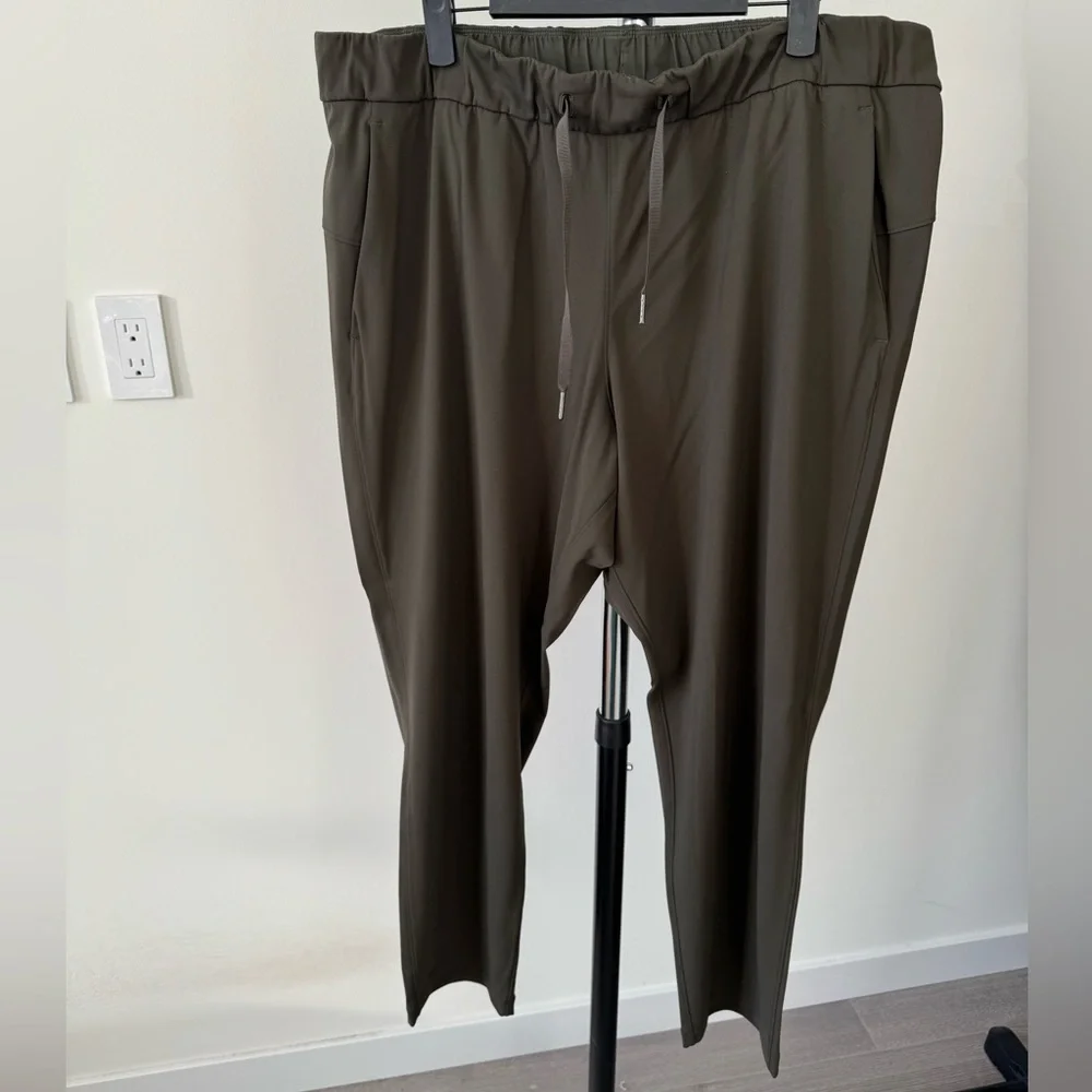lululemon athletica Olive Drawstring Joggers